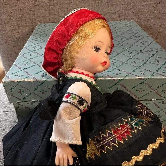 Madame Alexander Vintage Doll Finland 761 with box - Picture 10 of 10